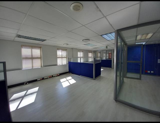 1,940M² OFFICE TO LET IN BRYANSTON